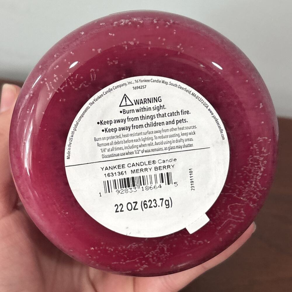 Yankee Candle Merry Berry Large Jar Candle 22 Oz - Picture 3 of 5